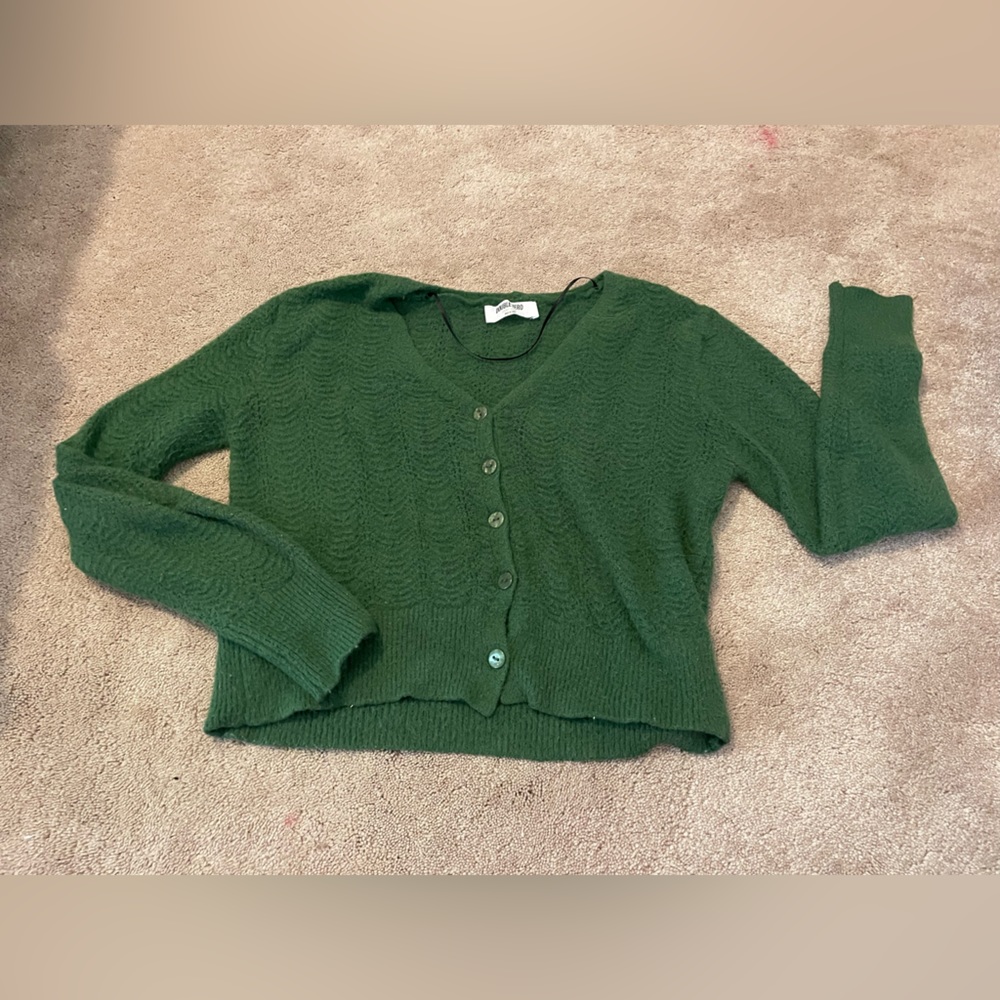 Cropped green sweater